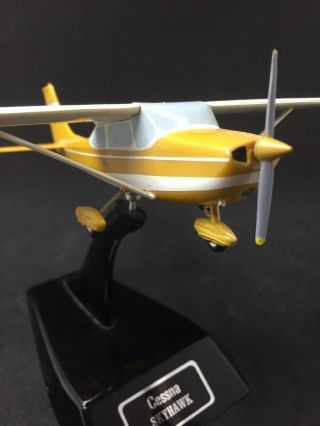 Topping Cessna 172 Skyhawk Dealer Model
