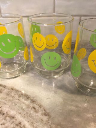 VTG 1970 ' s SET OF 4 SMILEY FACE GLASS TUMBLERS LIBBEY YELLOW GREEN SMILEY FACES 5