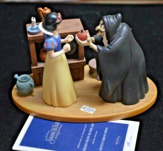 Disney " Snow White And Apple Hag Figural Scene " From Snow White J Perreault