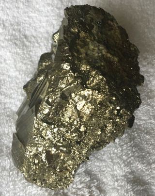 Gorgeous Pyrite Crystal Cluster Mineral Specimen Fools Gold 1,  129.  45 Grams 2.  5lb 5