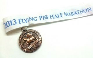 Rare Cincinnati Ohio 2013 " Flying Pig Half Marathon " Race Medal
