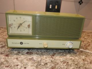 Vintage Westinghouse Clock - Radio,  Green,  Rla1010a