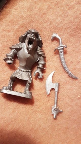 TOLKIEN LORD OF THE RINGS RAY LAMB ' S 2 X SUPERIOR MODEL 9 cm ORCS SWORD & AXE 5