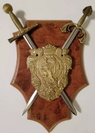 Double Metal Swords And Lion Crest Wall Plaque