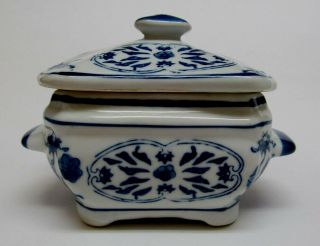 Small Chinese Porcelain Blue & White Tureen Box W/ Lid
