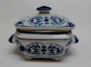 Small Chinese Porcelain Blue & White Tureen Box w/ Lid 4