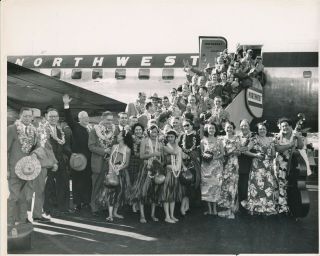 Northwest Airlines 1948 8 X 10 Press Photo Inaugural Hawaii Flight