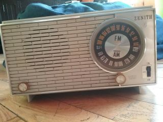 Vintage 1950s Zenith Tube Radio Am/fm Counter Or Table Top Model Z316l