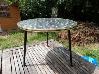 Lovely Vintage Retro 1950/60s Glass Top Round Coffee Drinks Table.