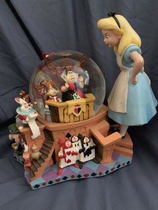 Rare Alice In Wonderland 50th Anniversary Snowglobe The Trial Queen Of Hearts