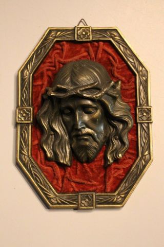 Wonderful Antique Brass Jesus Christ Wall Plaque Head Of Thorns Red Velvet 556