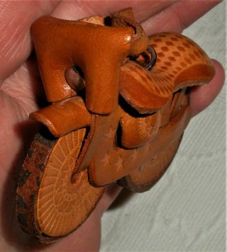 VINTAGE c.  1960S - 70S LEATHER TOOLED MOTORCYCLE KEYCHAIN GREAT PIECE vafo 3