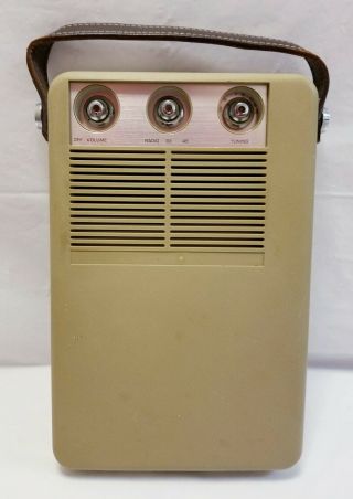 Vintage Realtone Model Tr - 6201 Portable Radio / Record Player -