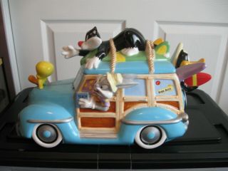 Looney Tunes Cookie Jar With Several Cartoon Characters,  Bugs,  Taz Amn,  Tweety