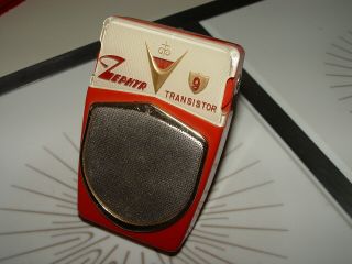 Vintage Zephyr 9 Transistor (model Zr - 930) Coral Color Pocket Radio