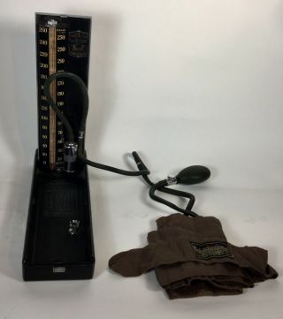 W A Baum Baumanometer Blood Pressure Meter Kompak Model Made In Usa Vintage Ec