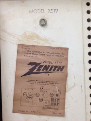 - Vintage Zenith Model X519 - 5 - Tube Clock Radio - sound. 7