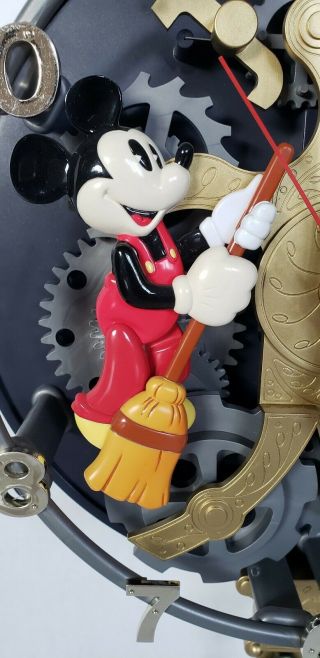 DISNEY Mickey Mouse Donald Duck Goofy Clock Cleaner Animated Talking Wall Clock 6