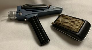 Star Trek Phaser And Communicator By Diamond Select Collectible Toys