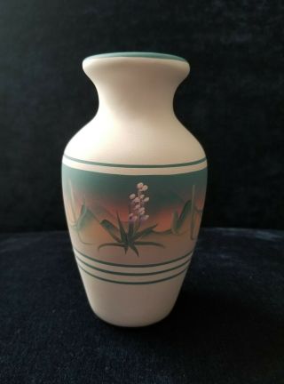 Handmade Sioux Southwest Indian Native American Pottery Vase Signed