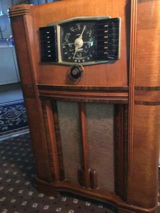 Zenith Vintage Radio With Broadcast,  Short Wave And Police.  1942 Model 8 - S - 661