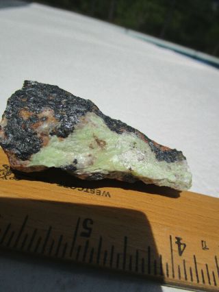Esperite Fluorescent Mineral Rock Apple Green Willemite Hardystonite Calcite B87