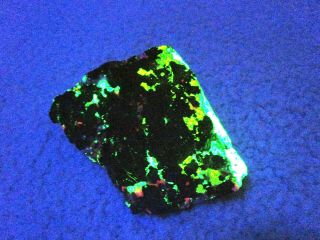 Esperite fluorescent mineral rock Apple Green Willemite Hardystonite Calcite B87 2