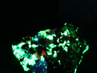 Esperite fluorescent mineral rock Apple Green Willemite Hardystonite Calcite B87 3