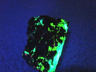 Esperite fluorescent mineral rock Apple Green Willemite Hardystonite Calcite B87 5