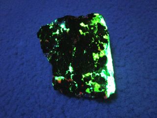 Esperite fluorescent mineral rock Apple Green Willemite Hardystonite Calcite B87 6