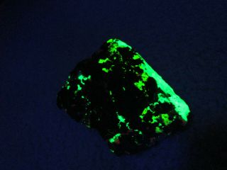 Esperite fluorescent mineral rock Apple Green Willemite Hardystonite Calcite B87 8