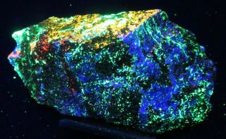 Franklin Fluorescents : Hardystonite - Willemite - Clinohedrite : Franklin,  N.  J.