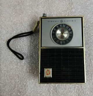 Vintage Ge Am/fm Portable Transistor Radio - Model P1725 Read
