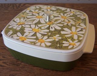 Vintage West Bend Daisy Picnic Serving Dish/2 Qt Thermo Serv W Cover & Lining