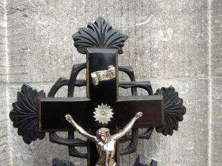 ANTIQUE ALTAR STANDING CARVED WOOD CROSS CRUCIFIX TOOLS OF PASSION METAL JESUS / 3