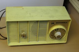 Vintage Motorola Yellow Tube Radio Model 5t23y