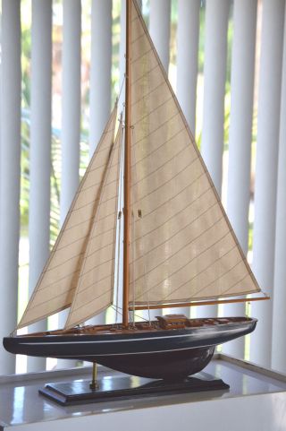 Endeavour Yacht Wooden Model 24 " America 