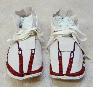 Hand Crafted Mens Size 11 Beaded Suede Leather Native American Indian Moccasins