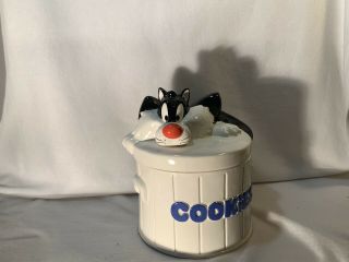 Vintage 1994 Looney Toons Sylvester The Cat Cookie Jar. 2