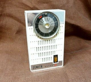 Vintage Zenith Royal 50 Pocket Am Transistor Radio - White W/case Vrr67