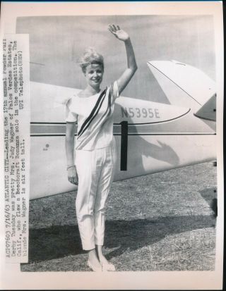 1963 7 X 9 Aviation Upi Press Photo Powder Puff Derby Woman Pilot Ac Nj
