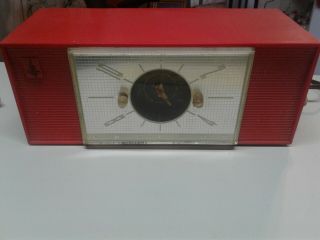 Vintage Mid Century Emerson Red Alarm Clock AM Tube Radio 1950s 2