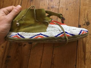 Authentique late 19th century Sioux Indian Beaded sinew Sew Mocassins 8