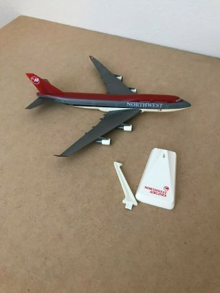 Northwest Airlines Boeing 747 - 400 Model Plane