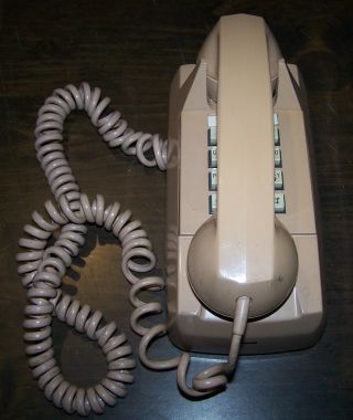 VINTAGE GTE AUTOMATIC ELECTRIC MODEL 192 WALL PHONE BEIGE,  WIRED PHONE NO JACK 2