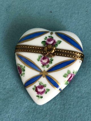 E1: Vintage Limoges Porcelain Hand Painted Heart Shaped Etui Needle Case W Roses