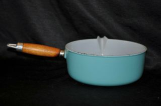 Vintage Le Creuset Turquoise Blue 2 Quart Spouted Sauce Pan 20 Wood Handle