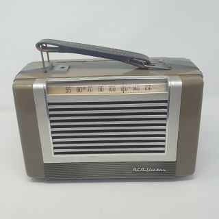 Vintage Rca Victor 6 - Bx - 63 Superheterodyne Portable Tube/battery Radio -