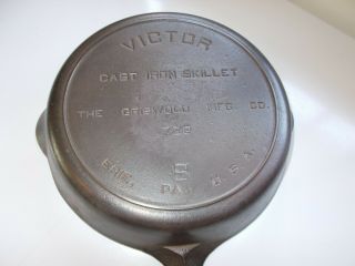 Vintage Victor The Griswold Manufacturing Co 722 No 8 Erie Pa Cast Iron Skillet