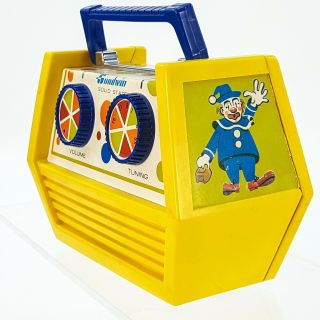 Vintage 60 ' s Goodwin Solid State Kid ' s AM Radio Hobo Clown Yellow Lunchbox Shape 3
